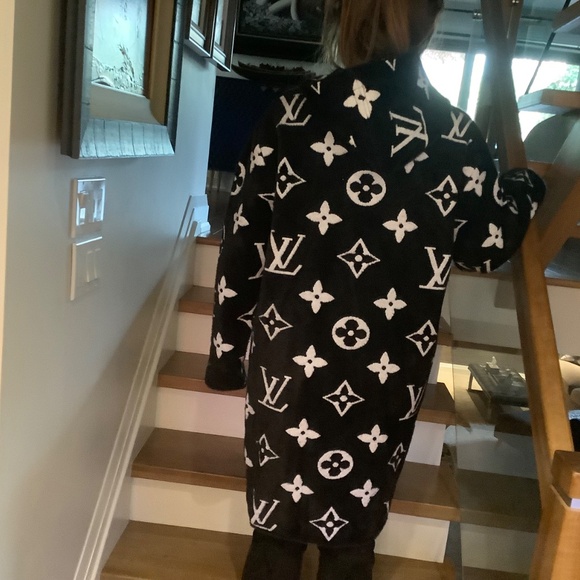 Louis Vuitton Gorgeous Coat New Black White with hood ,big front pockets ❤️❤️❤️ - Picture 2 of 11